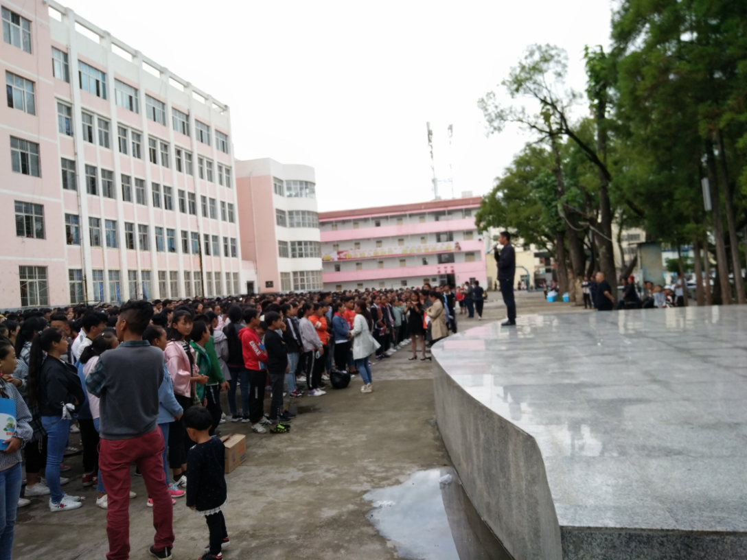 昭觉民族中学举行散学典礼暨暑期安全教育1 昭觉民族中学举行散学典礼暨暑期安全教育1
